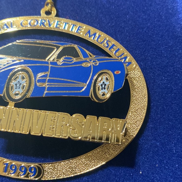 1999 NIB national corvette museum ornament metal 3D 5th anniversary GM license - Picture 3 of 6